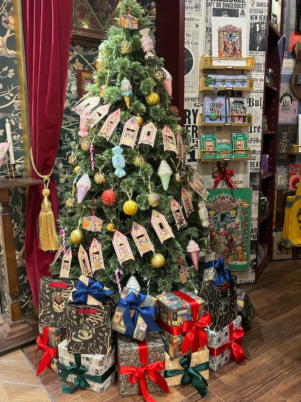 ミナリマ大阪のクリスマスのショーウィンドウの写真