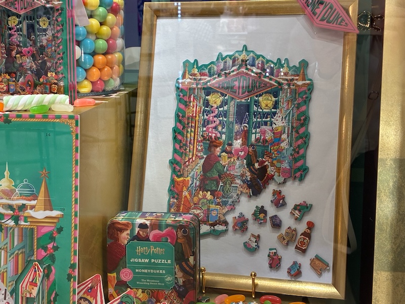 ミナリマ大阪のクリスマスのショーウィンドウの写真