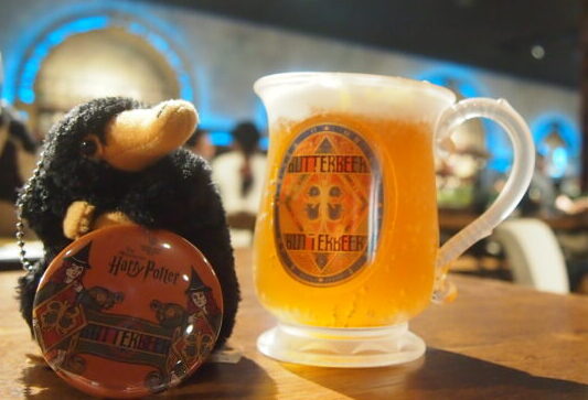 スタジオツアー東京、バタービールキャンペーンの缶バッジの写真